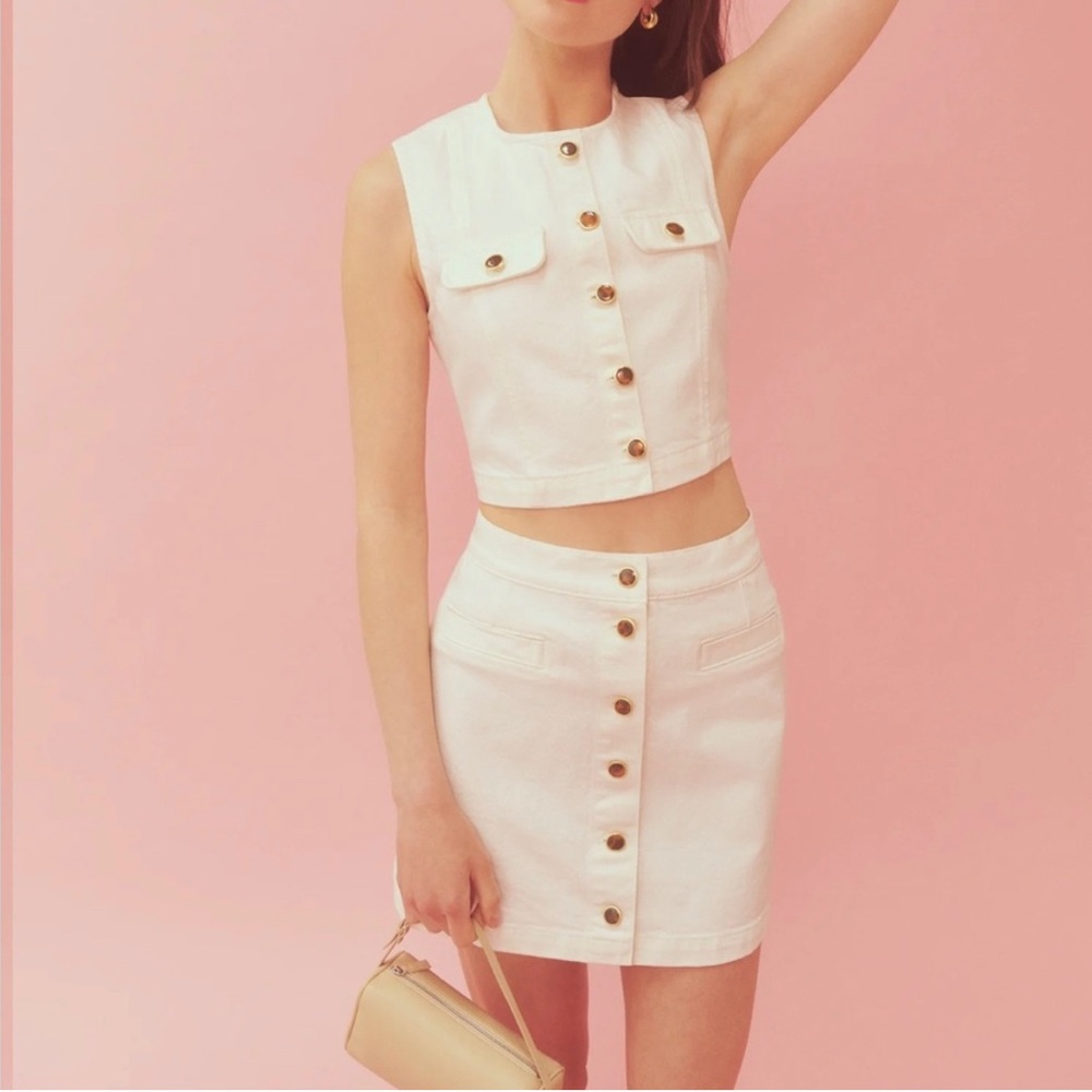 ISO -NOT FOR SALE. In search of this Reformation set. Size 4 or 6